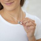 Tiny Signiture ezüst nyaklánc egyedileg gravírozott medállal