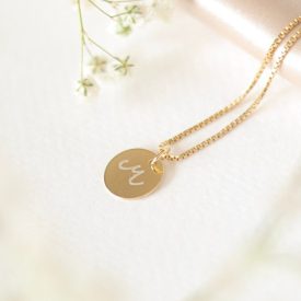 Tiny Signiture Arany bevonattal rendelkező ezüst nyaklánc egyedileg gravírozott medállal