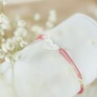 Páros madzag karkötő csomag egyedileg gravírozott ezüst medállal