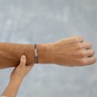 Páros ezüst nyaklánc + madzag karkötő csomag egyedileg gravírozott ezüst medállal